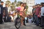 Vivek Oberoi Proposes Neha Sharma for Jayantabhai ki love story promotions in Bandra, Mumbai on 13th Feb 2013 (36).JPG